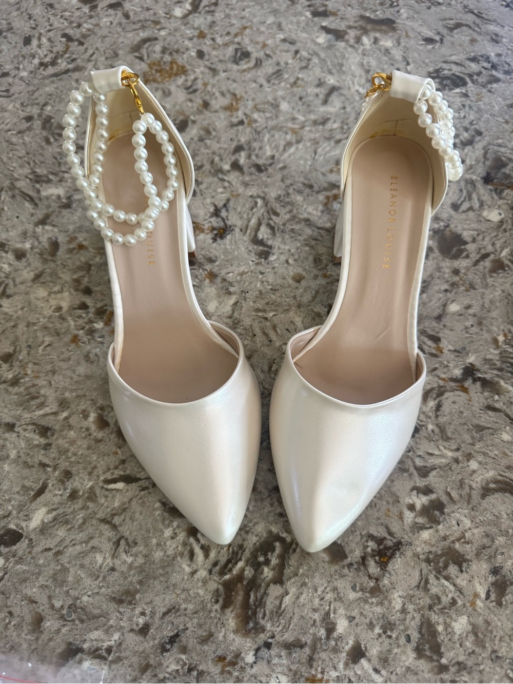 Pearl-Ankle Pumps in Ivory Leather